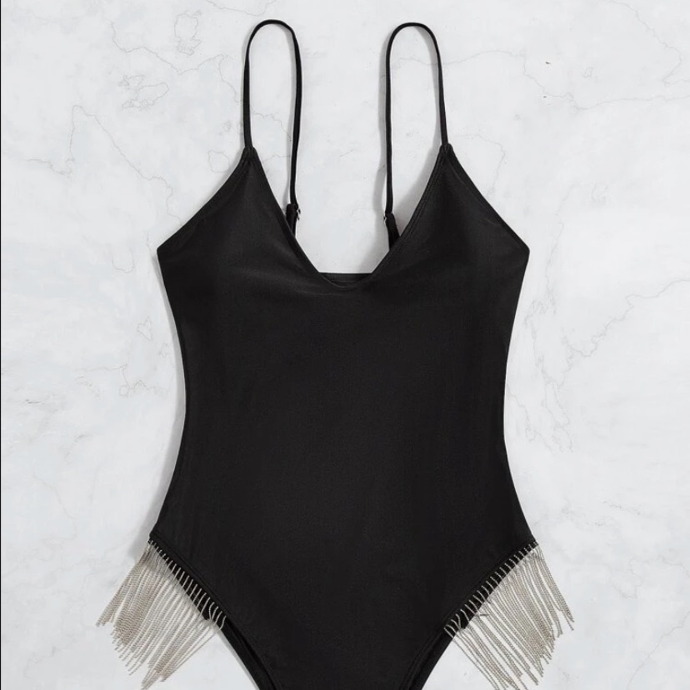 NEW INVENTORY 🔥Solid Fringe Hem One Piece Swimsuit🔥 - Picture 4 of 7
